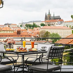 Four Seasons Praag