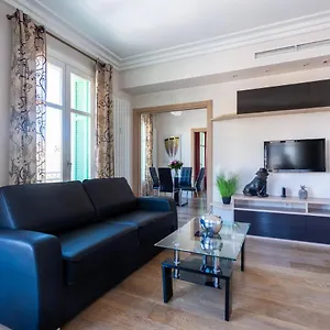 gambetta-art-deco-flat-with-terrace-and-park-view.fr-provencehotel.com/