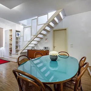 yid-penthouse-on-florence-river-with-parking.it-tuscanyhotel.com/